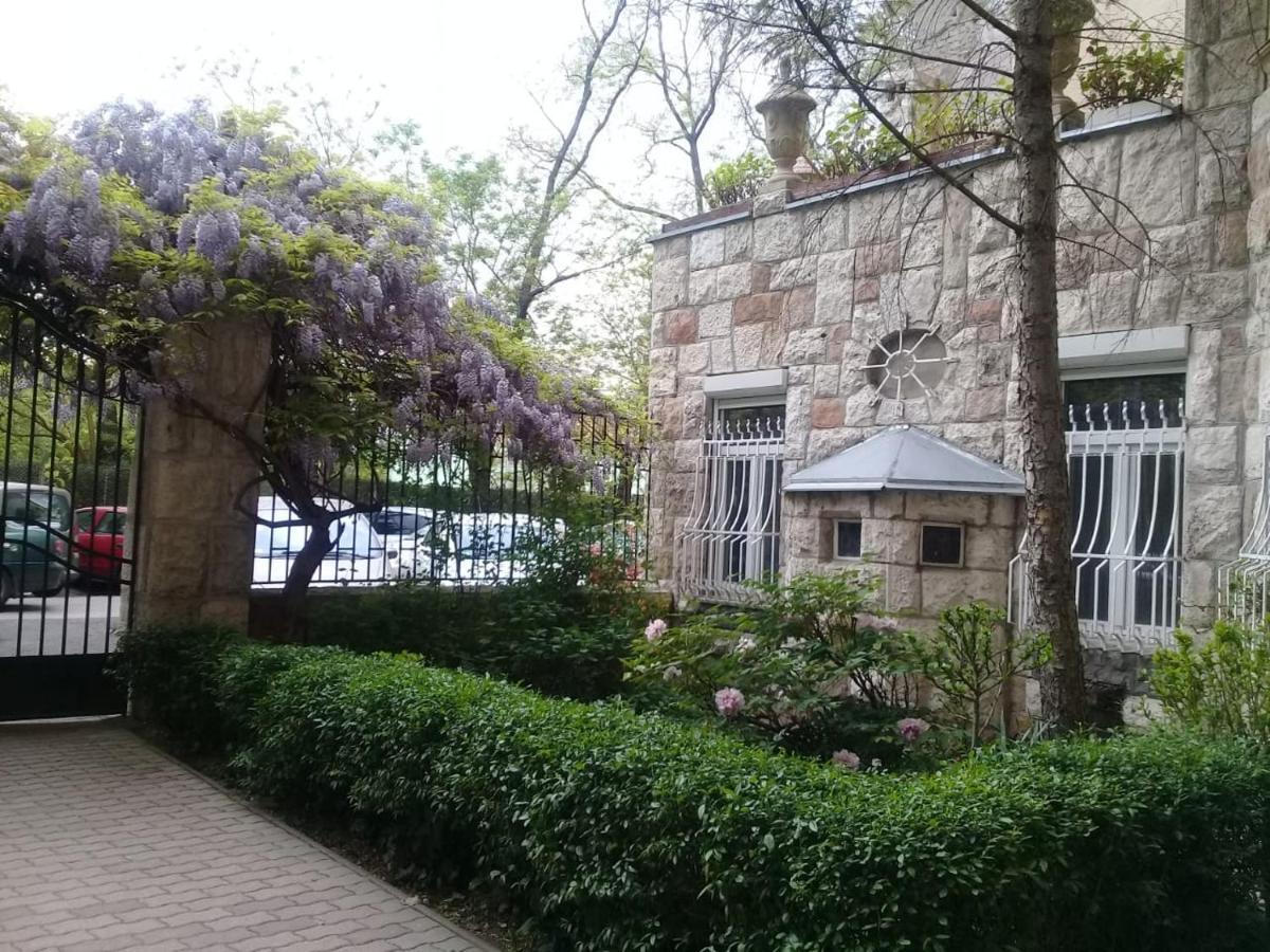 Parkside Garden View Apartment Boedapest Buitenkant foto
